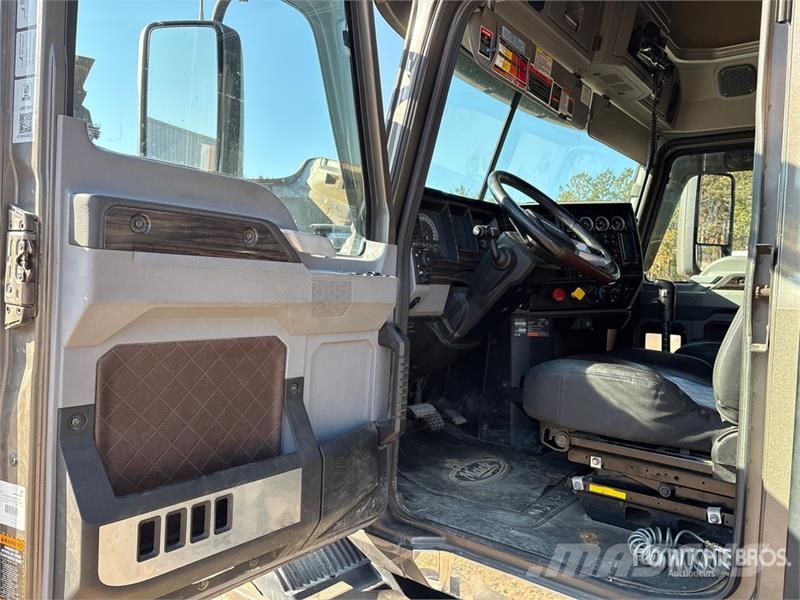 Mack Anthem 6x4 T/A Sleeper Truck Tractor Vlačilci