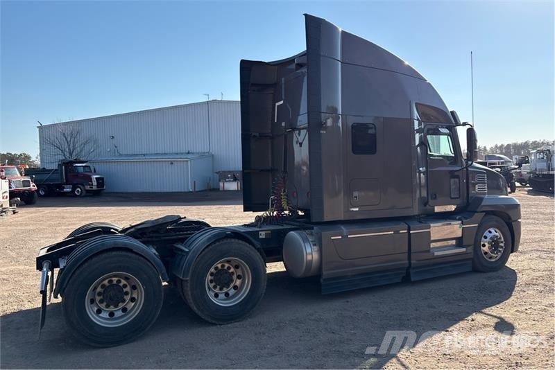 Mack Anthem 6x4 T/A Sleeper Truck Tractor Vlačilci