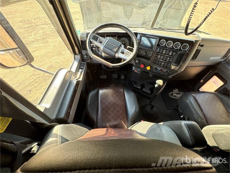 Mack Anthem 6x4 T/A Sleeper Truck Tractor Vlačilci
