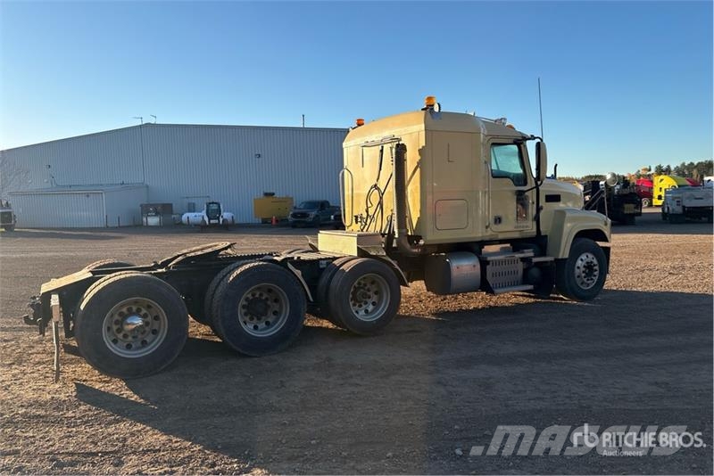 Mack CHU613 Тягачі