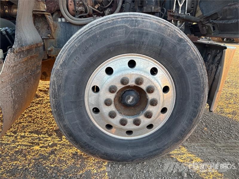 Mack CHU613 Тягачі