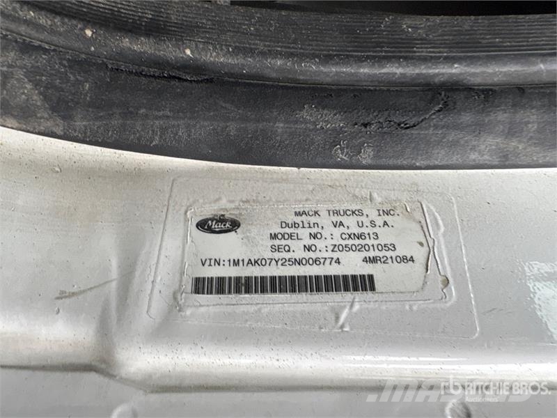 Mack CXN613 شاحنات قلابة