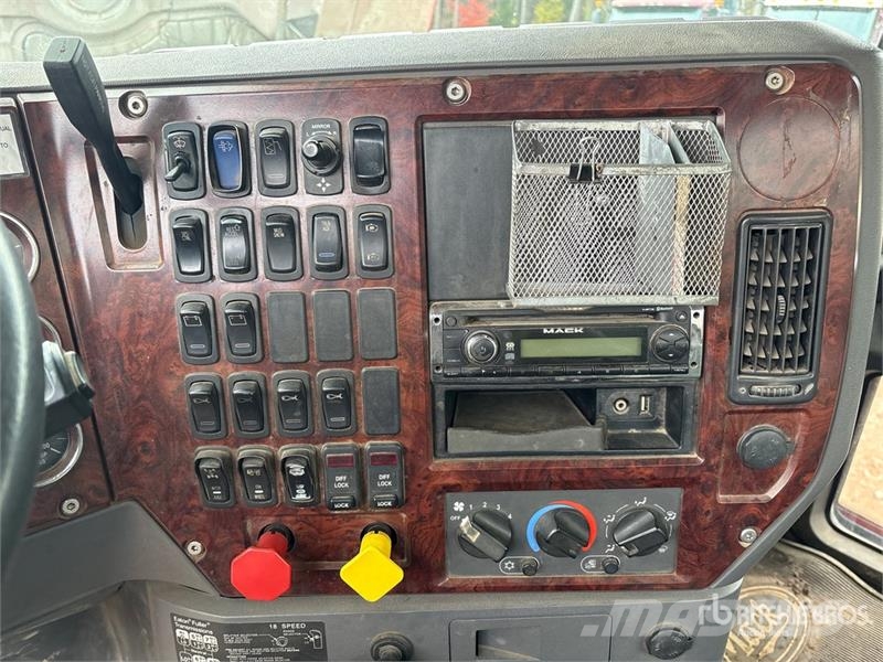 Mack CXU613 Tracteur routier