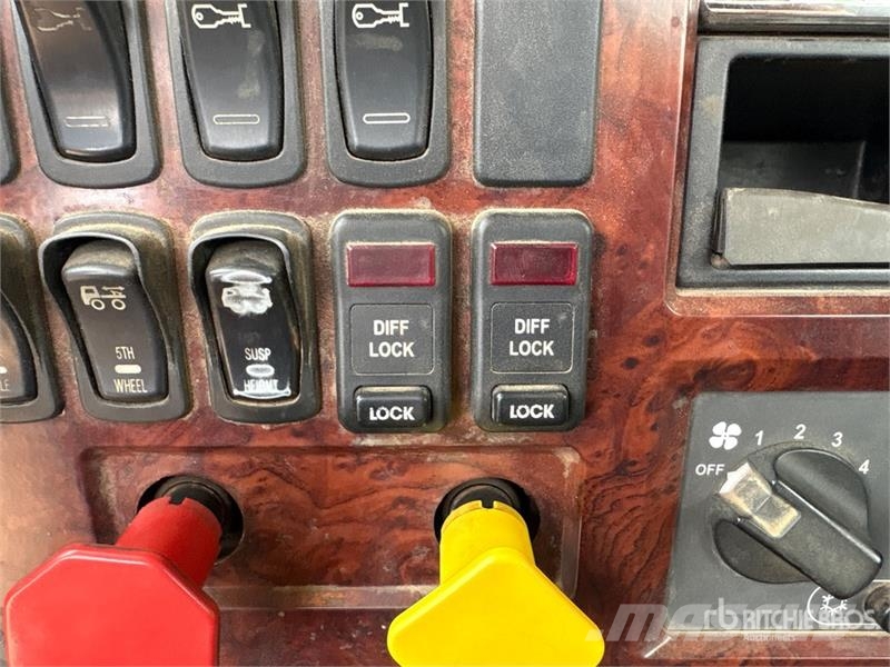 Mack CXU613 Tracteur routier