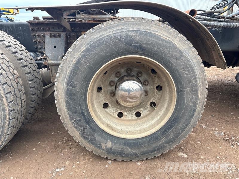 Mack CXU613 Tracteur routier