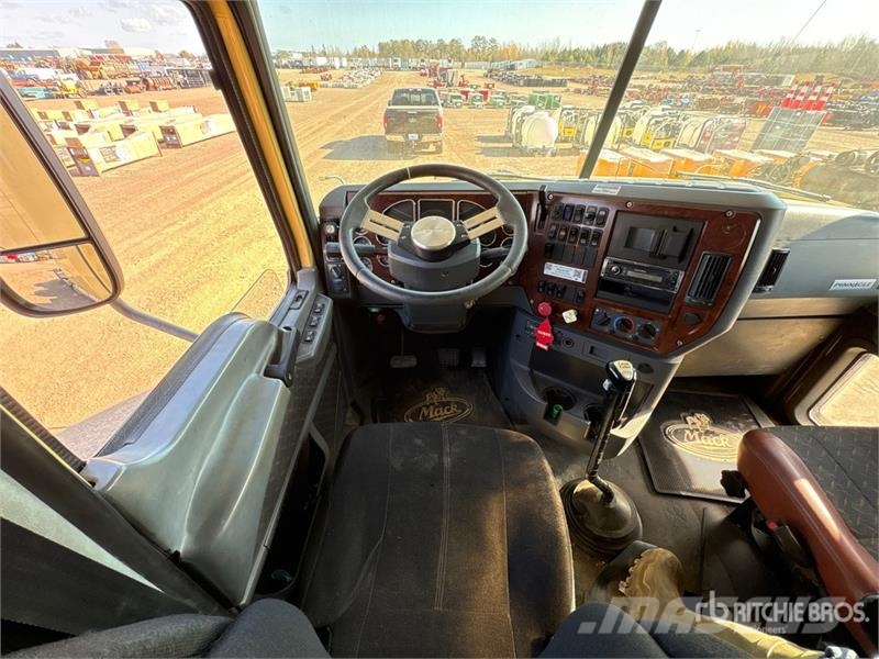 Mack CXU613 Vlačilci