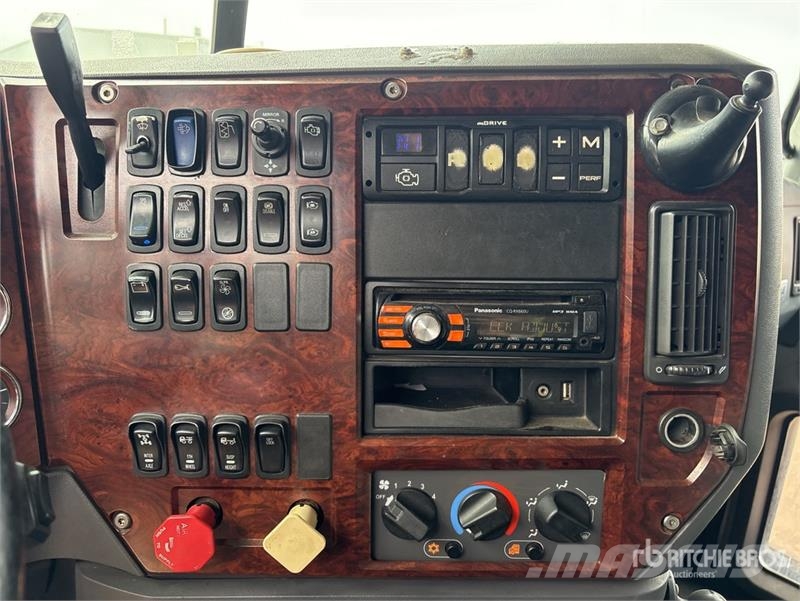 Mack CXU613 Седельные тягачи