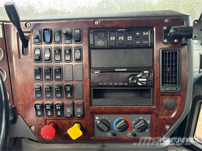Mack CXU613 Vilcēji