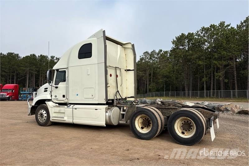 Mack CXU613 Седельные тягачи