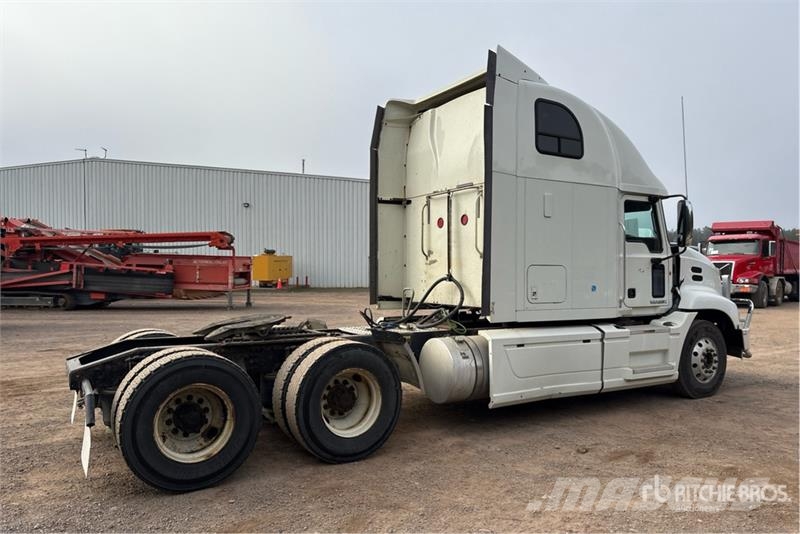 Mack CXU613 Седельные тягачи