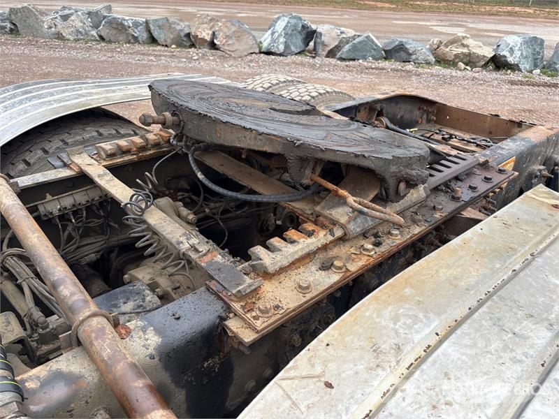 Mack CXU613 Tracteur routier