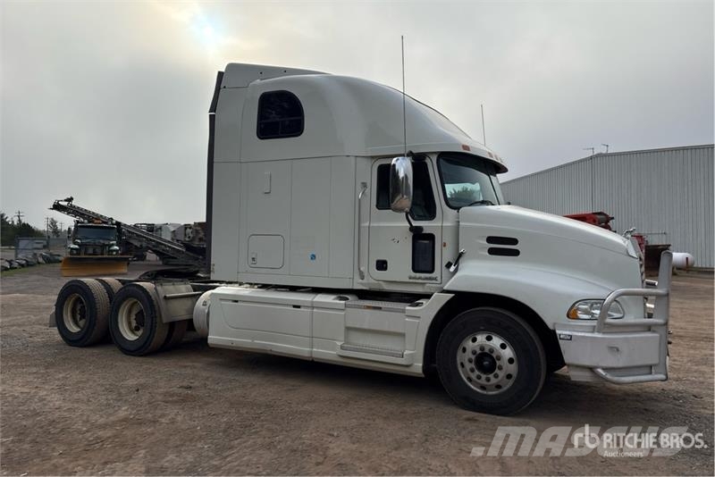 Mack CXU613 Седельные тягачи