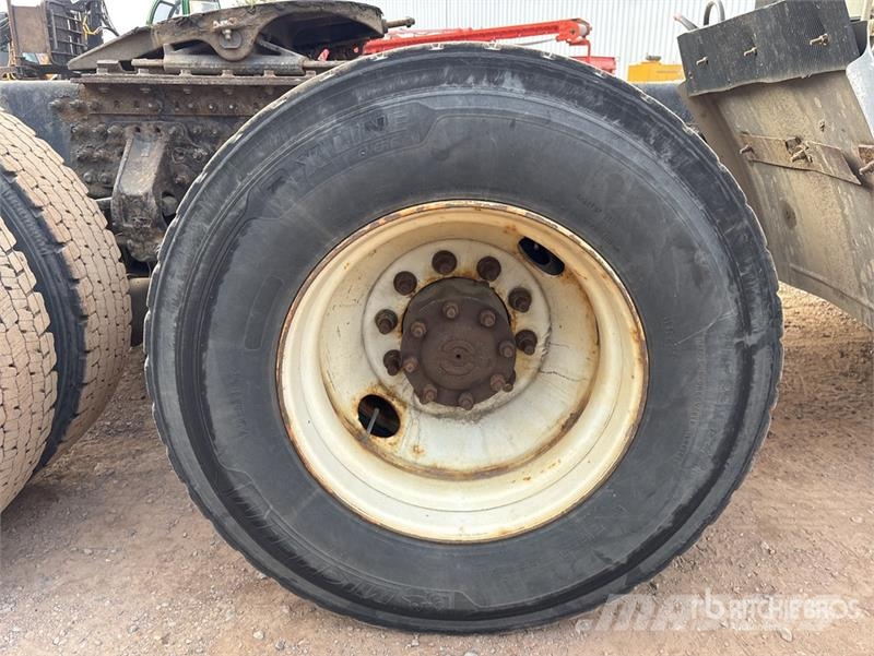 Mack CXU613 Седельные тягачи