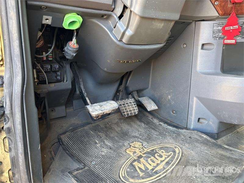 Mack CXU613 Vlačilci