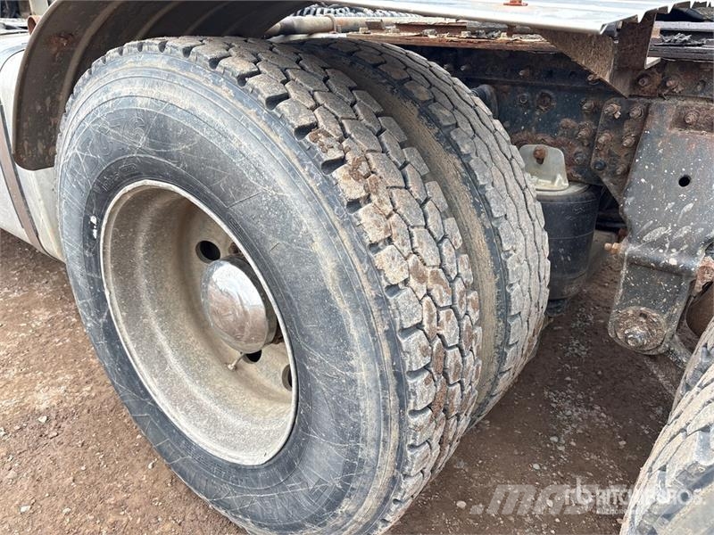 Mack CXU613 Tracteur routier
