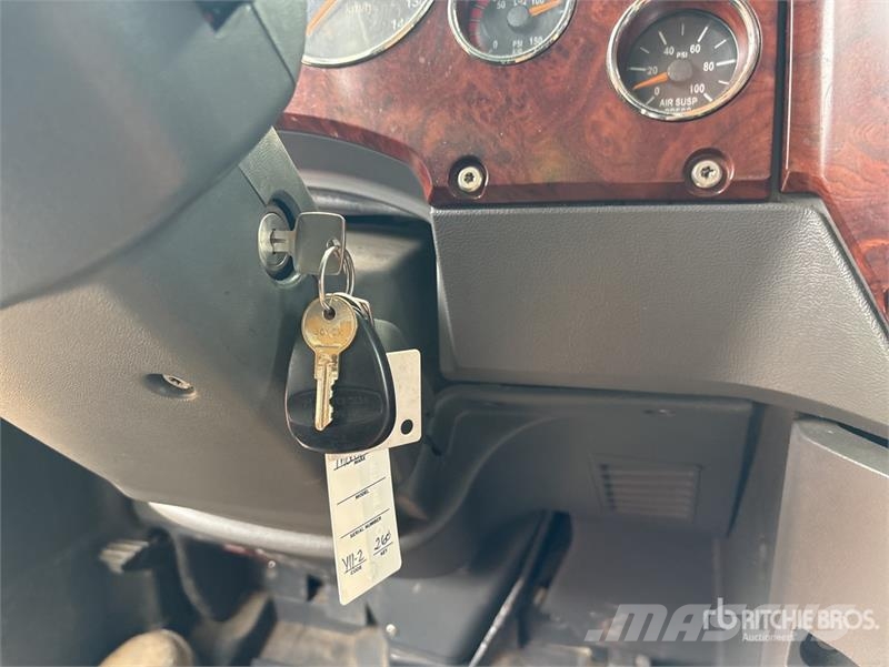 Mack CXU613 Седельные тягачи
