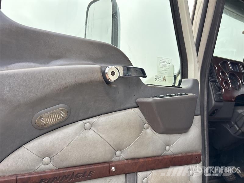 Mack CXU613 Седельные тягачи