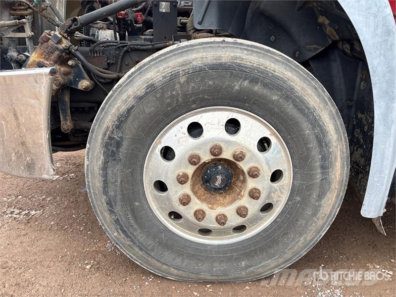 Mack CXU613 Tracteur routier