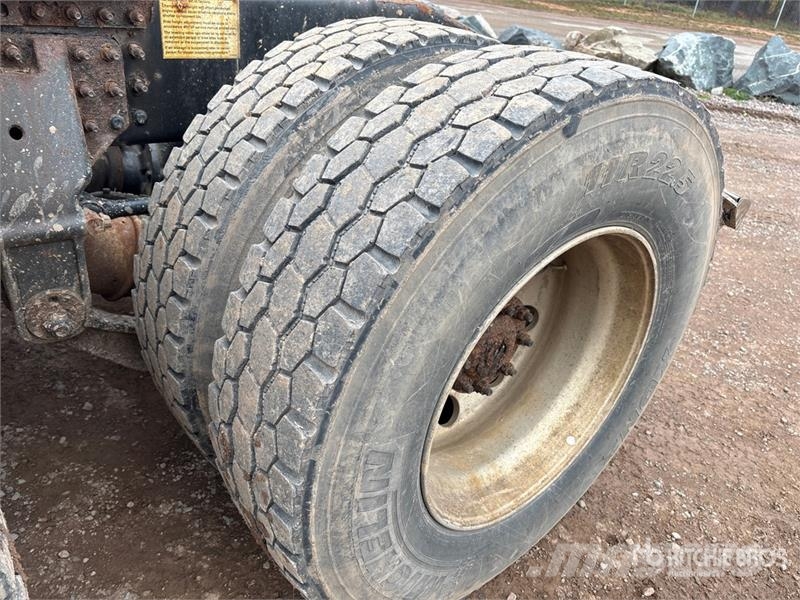 Mack CXU613 Tracteur routier