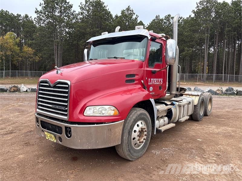 Mack CXU613 Tracteur routier