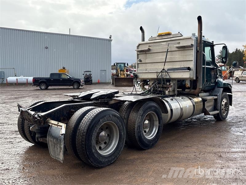 Mack CXU613 Vilcēji