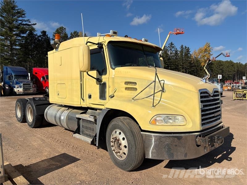 Mack CXU613 Vlačilci