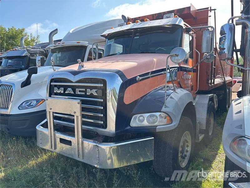 Mack GU813 Billenő teherautók