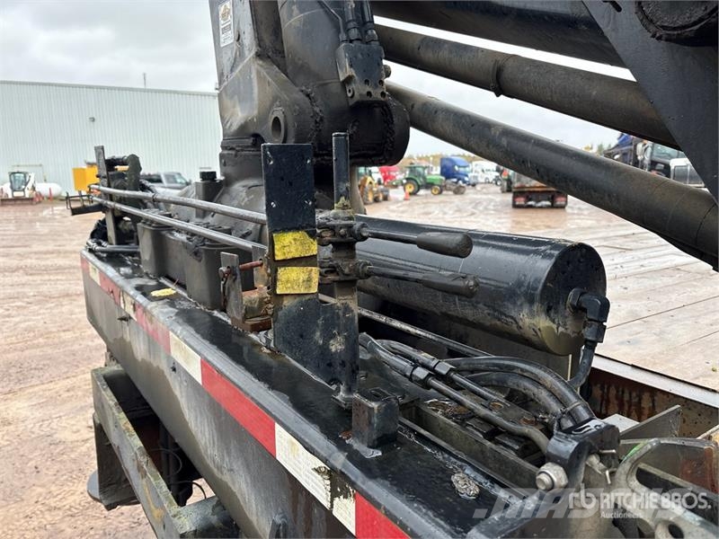 Mack RD688S Vlakke laadvloer met kraan