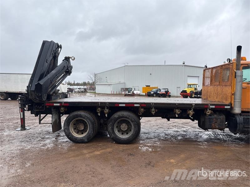 Mack RD688S Vlakke laadvloer met kraan