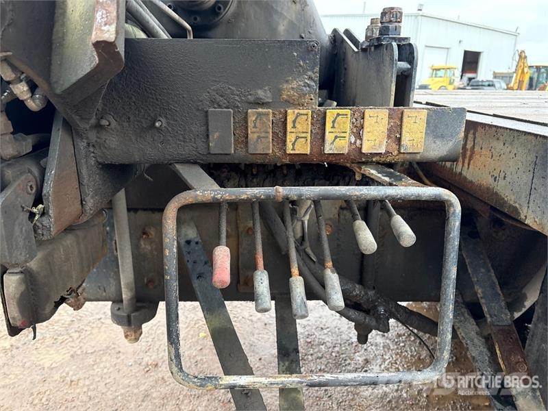 Mack RD688S Vlakke laadvloer met kraan