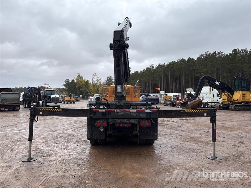 Mack RD688S Vlakke laadvloer met kraan