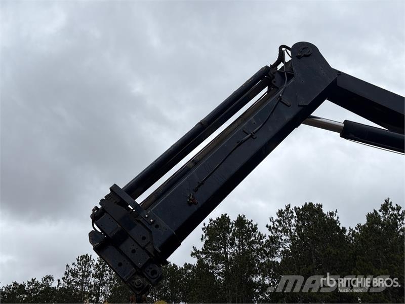 Mack RD688S Vlakke laadvloer met kraan