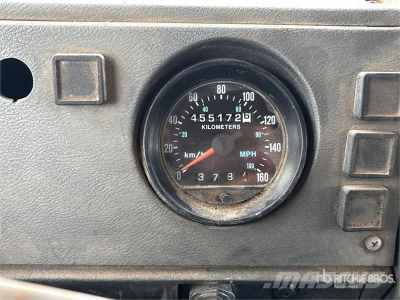 Mack RD688S Vlakke laadvloer met kraan
