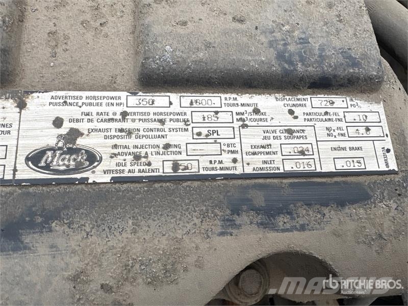 Mack RD688S Vlakke laadvloer met kraan