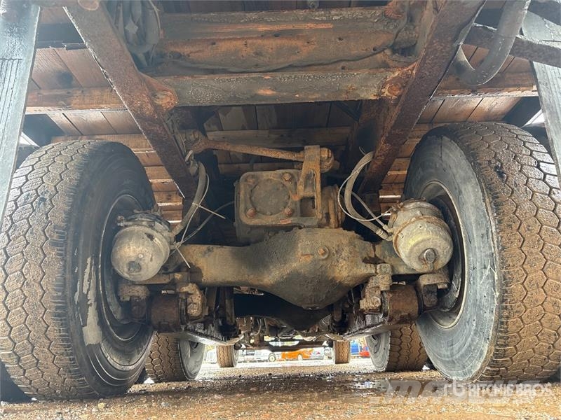 Mack RD688S Vlakke laadvloer met kraan