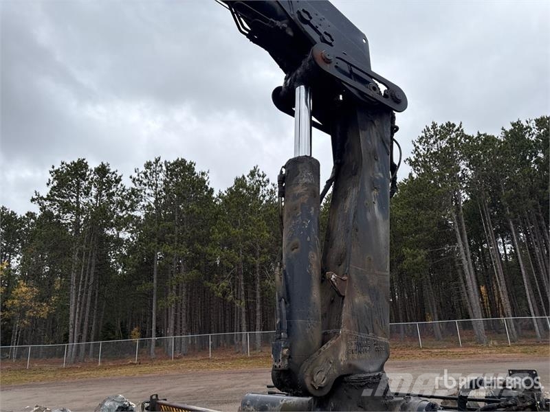 Mack RD688S Vlakke laadvloer met kraan