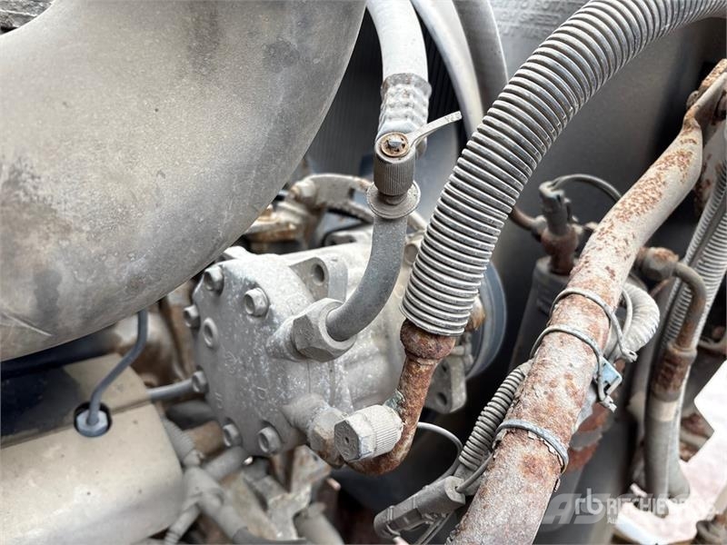 Mack RD688S Vlakke laadvloer met kraan