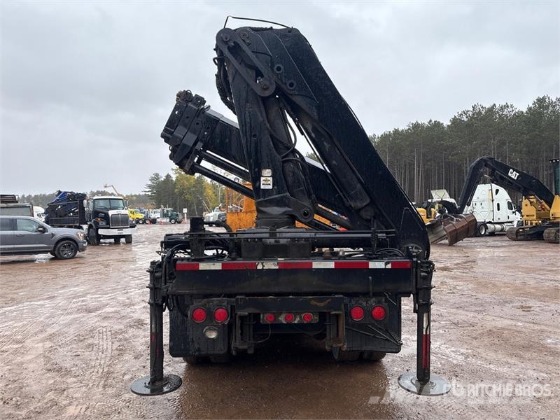 Mack RD688S Vlakke laadvloer met kraan