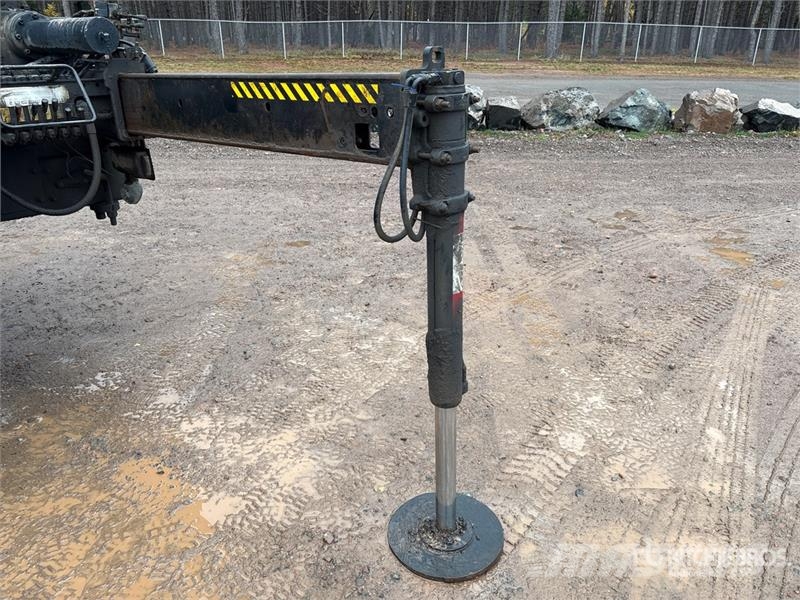 Mack RD688S Vlakke laadvloer met kraan