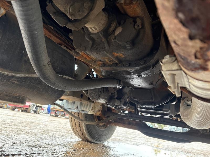 Mack RD688S Vlakke laadvloer met kraan