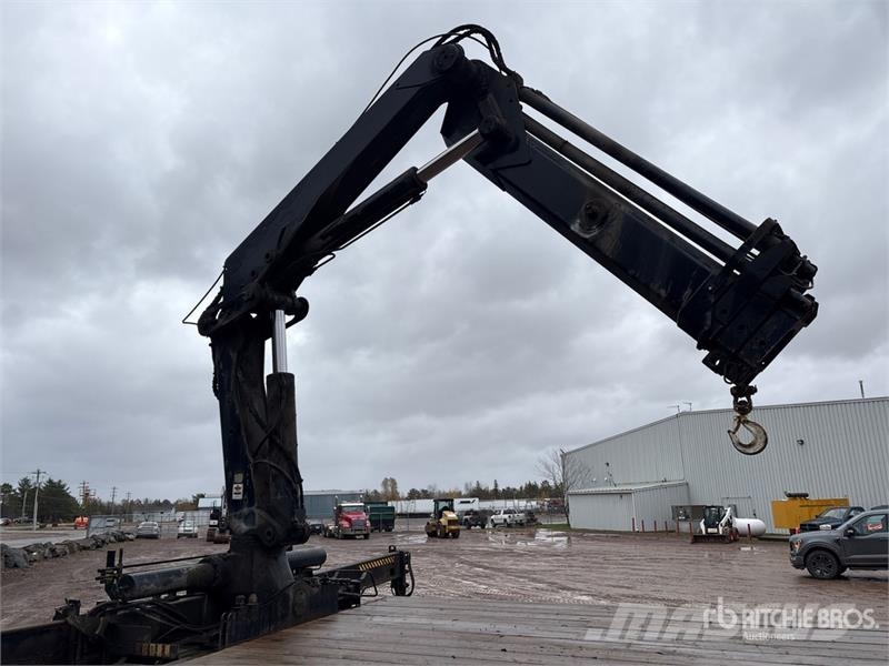 Mack RD688S Vlakke laadvloer met kraan