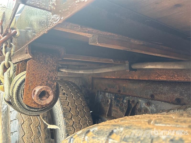 Mack RD688S Vlakke laadvloer met kraan