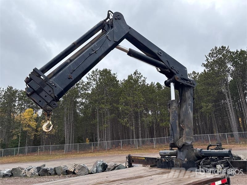 Mack RD688S Vlakke laadvloer met kraan