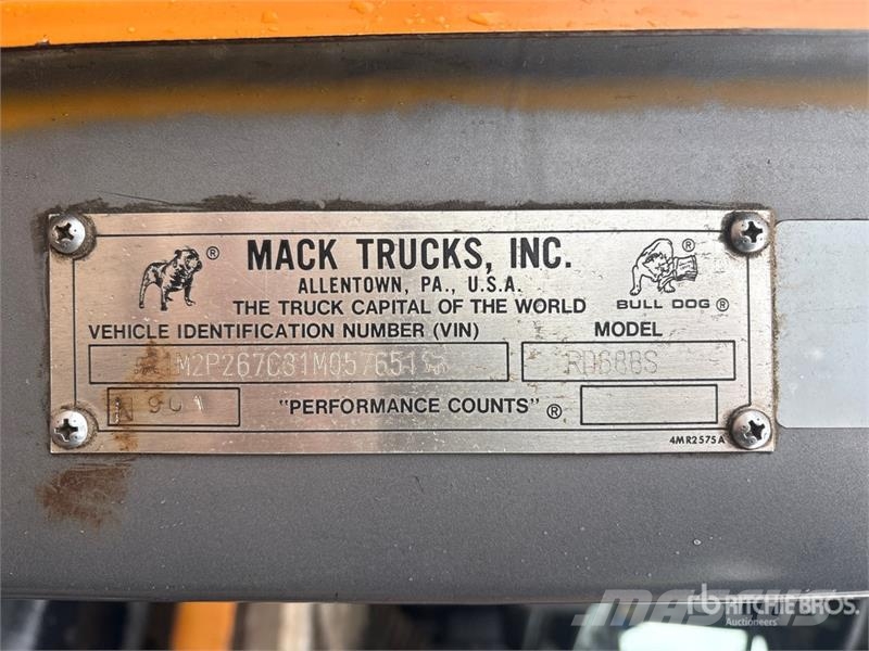 Mack RD688S Vlakke laadvloer met kraan