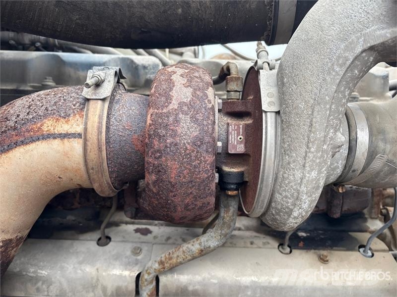 Mack RD688S Vlakke laadvloer met kraan
