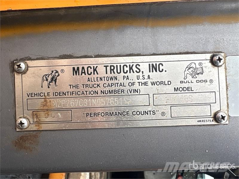 Mack RD688S Vlakke laadvloer met kraan