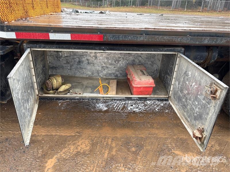 Mack RD688S Vlakke laadvloer met kraan