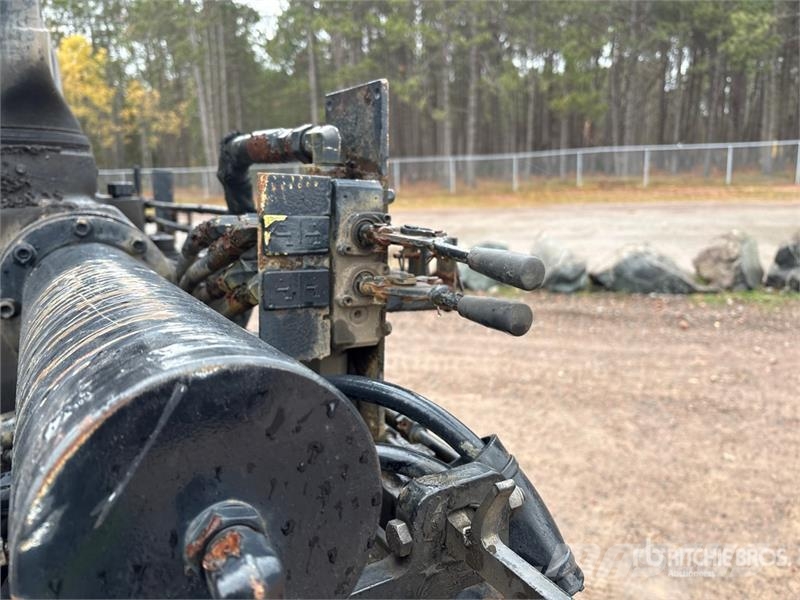 Mack RD688S Vlakke laadvloer met kraan