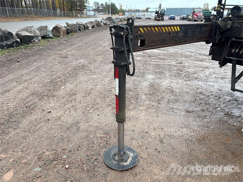 Mack RD688S Vlakke laadvloer met kraan