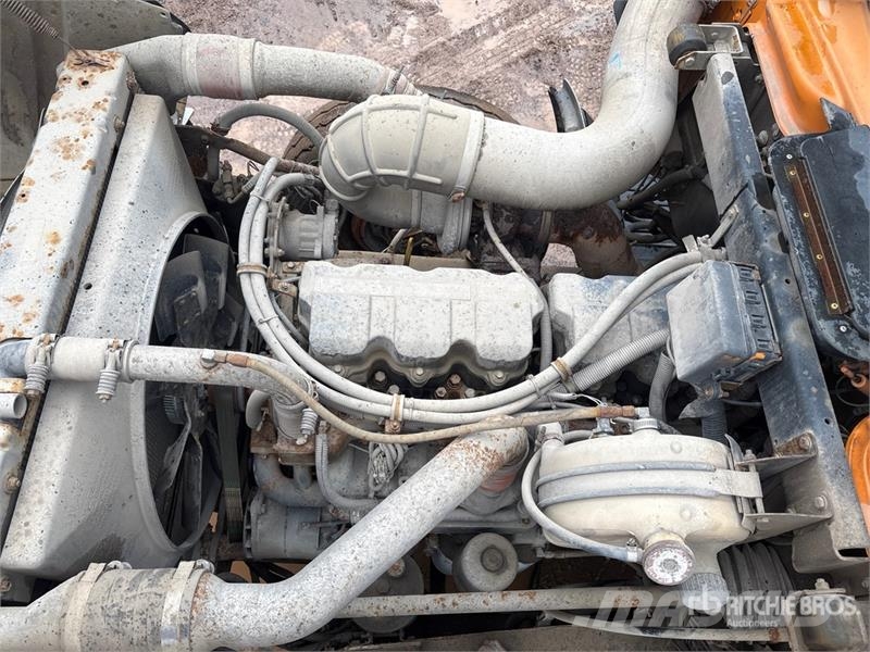 Mack RD688S Vlakke laadvloer met kraan